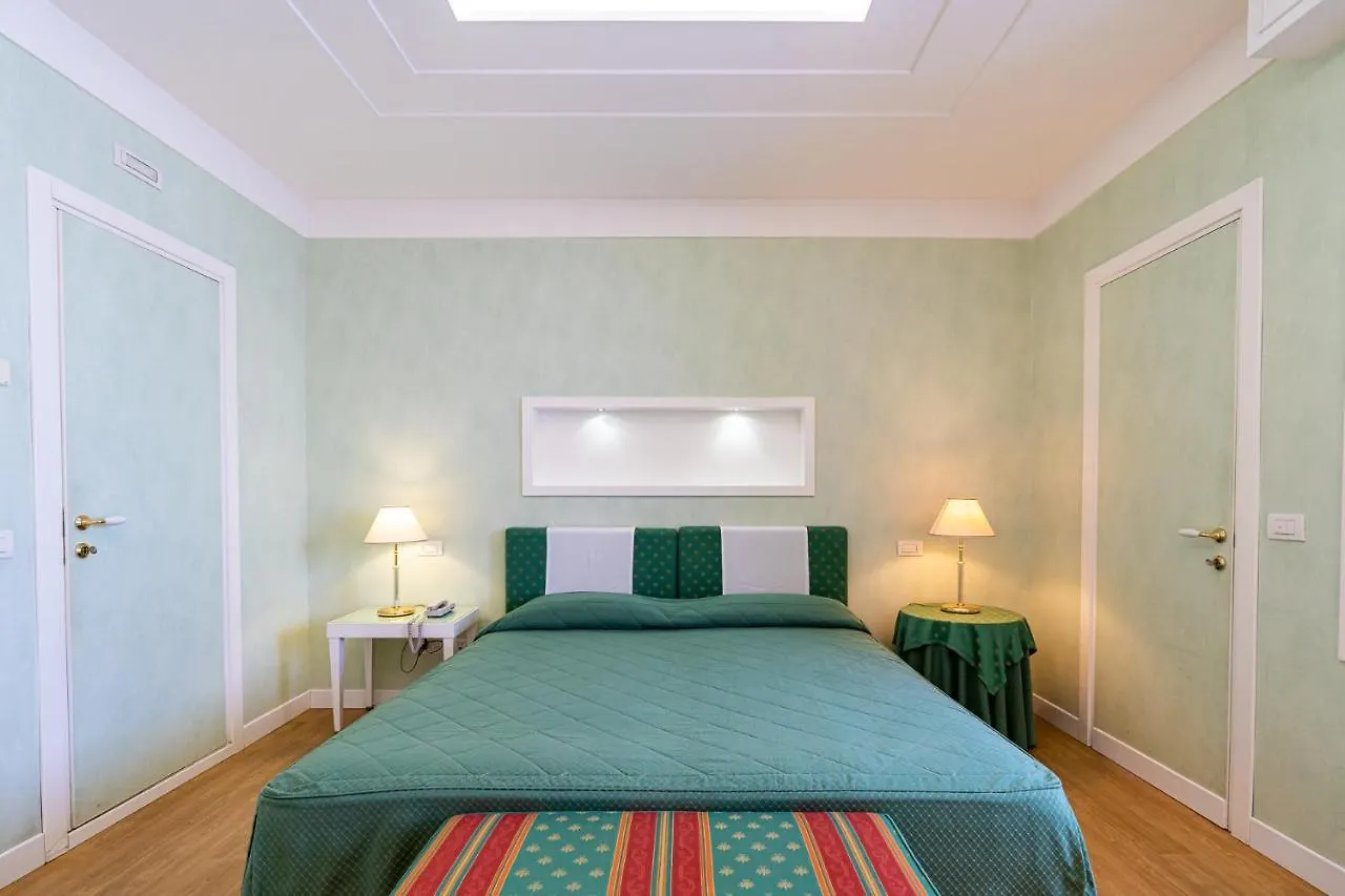 Hotel Estense Gatteo a Mare 3*,