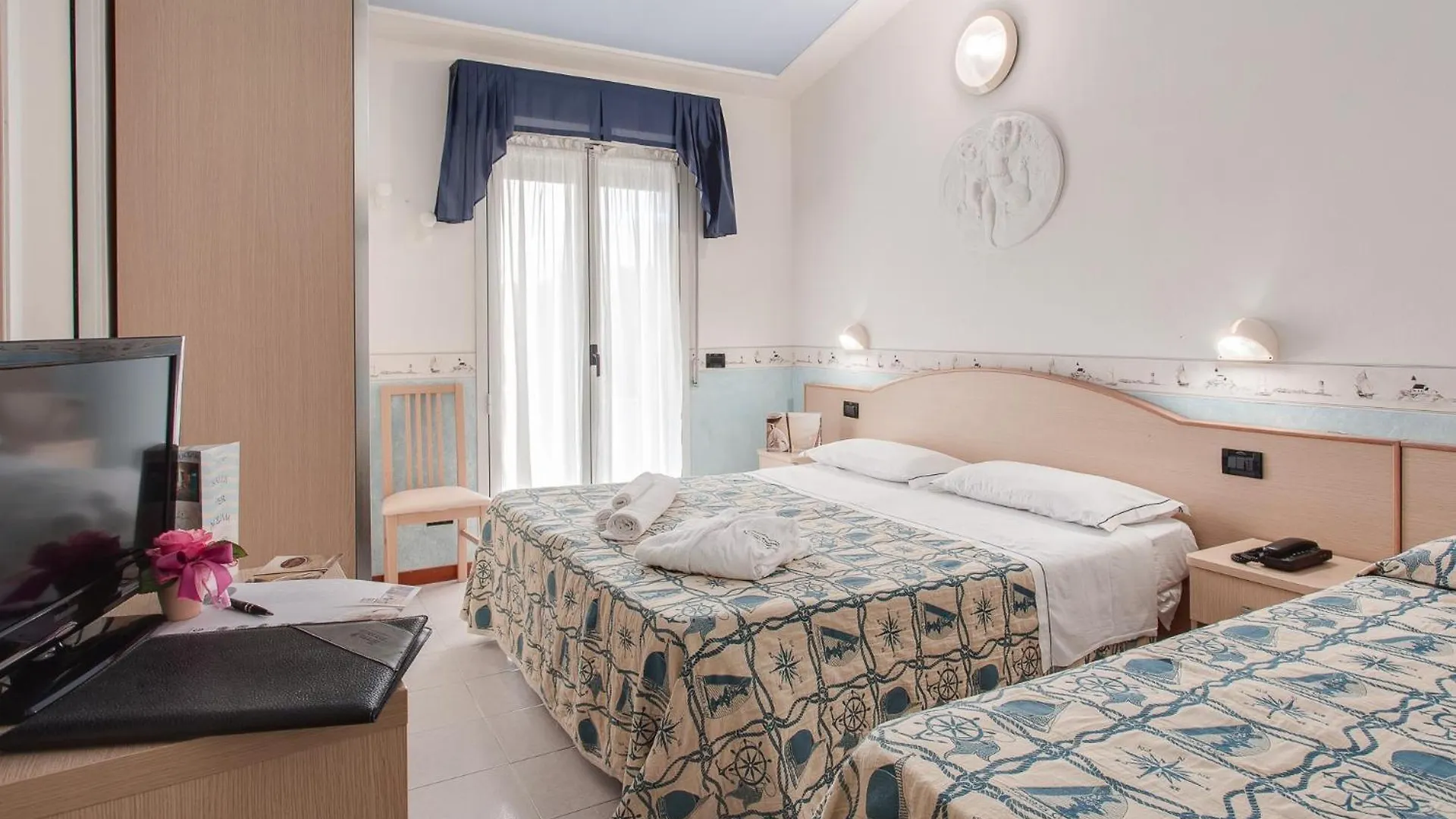 Hotel Estense Gatteo a Mare 3*,